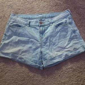 Old navy, light washed semi fitted jean shorts, size 6
